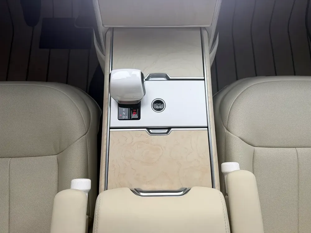 Range Rover P615 SV Autobiography LWB VIP Seats Under Warranty Till 2028 - Image 14