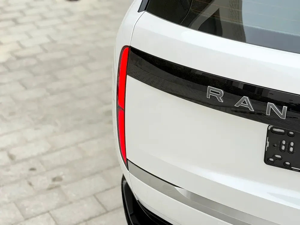 Range Rover P615 SV Autobiography LWB VIP Seats Under Warranty Till 2028 - Image 19