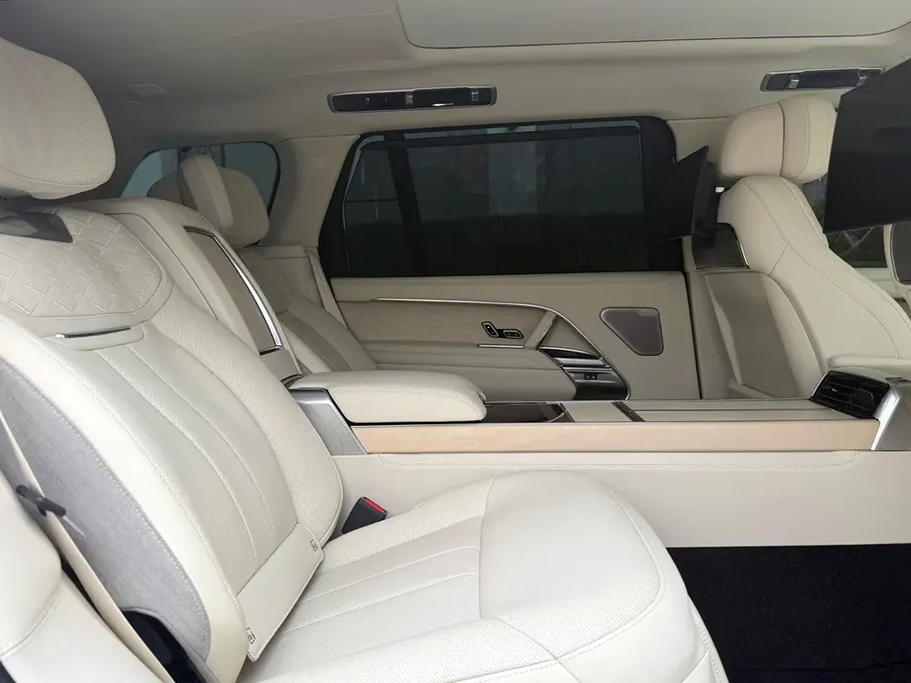 Range Rover P615 SV Autobiography LWB VIP Seats Under Warranty Till 2028 - Image 8