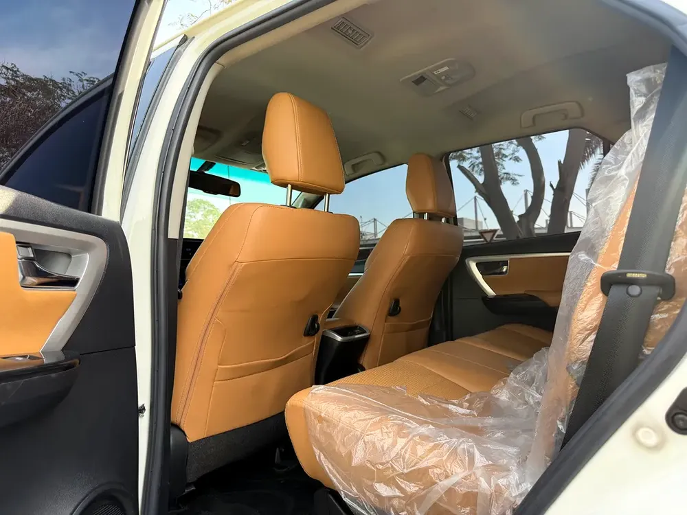 2019 ll Toyota fortuner ll VXR - V6 ll Gcc ll Full Option ll Single Owner - Image 11