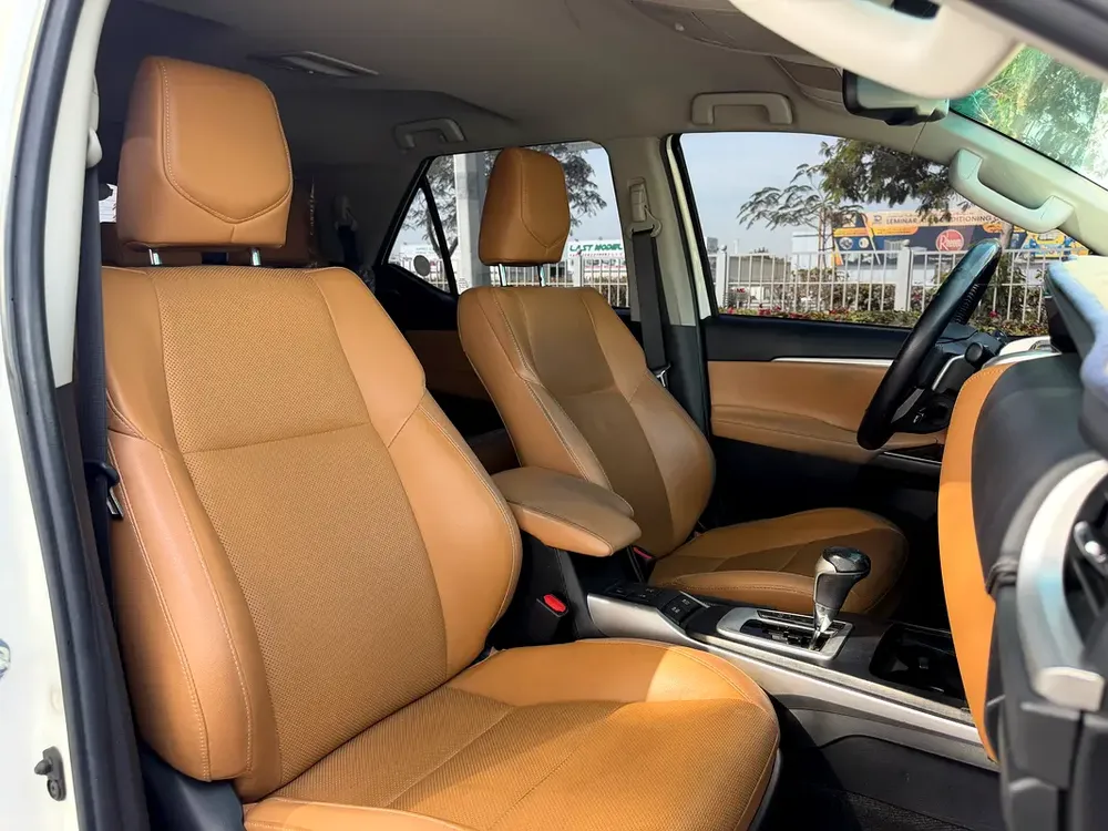 2019 ll Toyota fortuner ll VXR - V6 ll Gcc ll Full Option ll Single Owner - Image 12