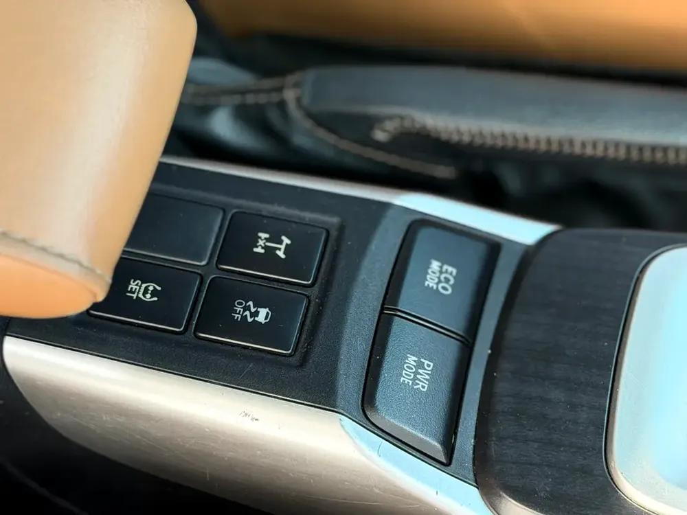 2019 ll Toyota fortuner ll VXR - V6 ll Gcc ll Full Option ll Single Owner - Image 16
