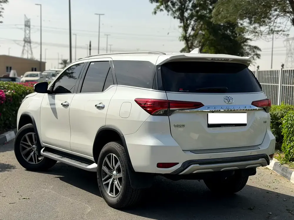 2019 ll Toyota fortuner ll VXR - V6 ll Gcc ll Full Option ll Single Owner - Image 4