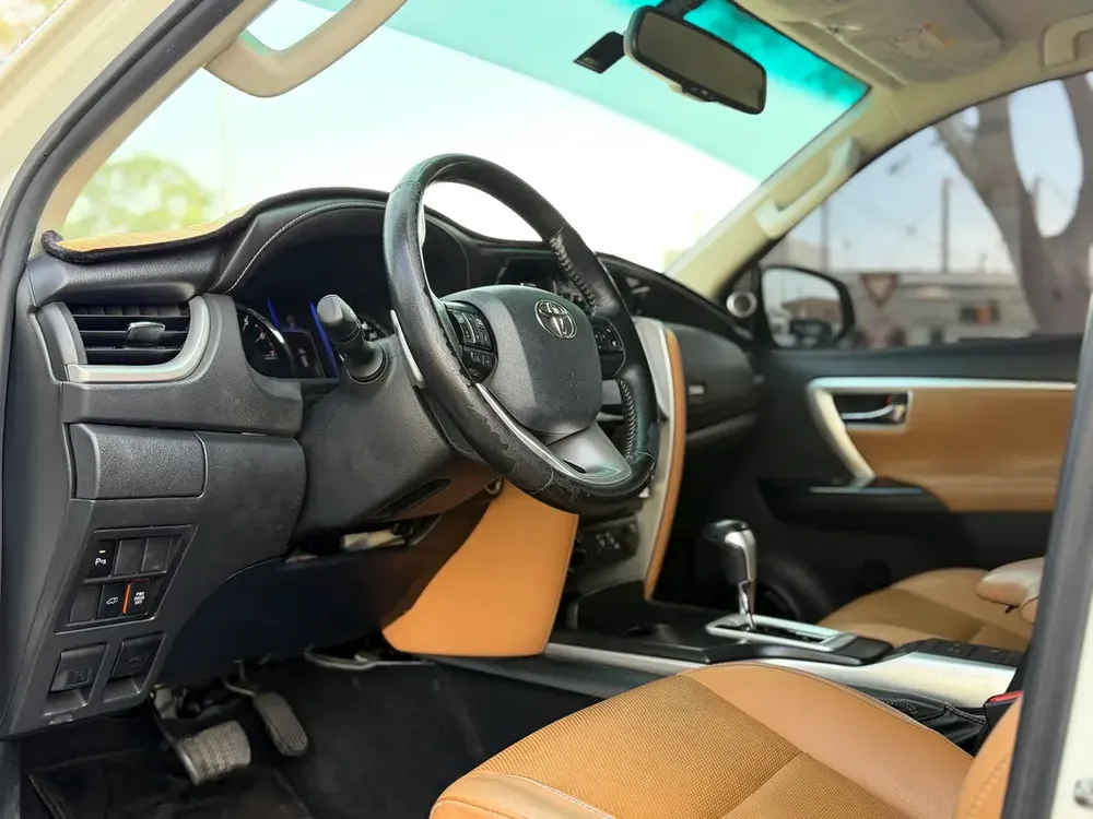2019 ll Toyota fortuner ll VXR - V6 ll Gcc ll Full Option ll Single Owner - Image 6