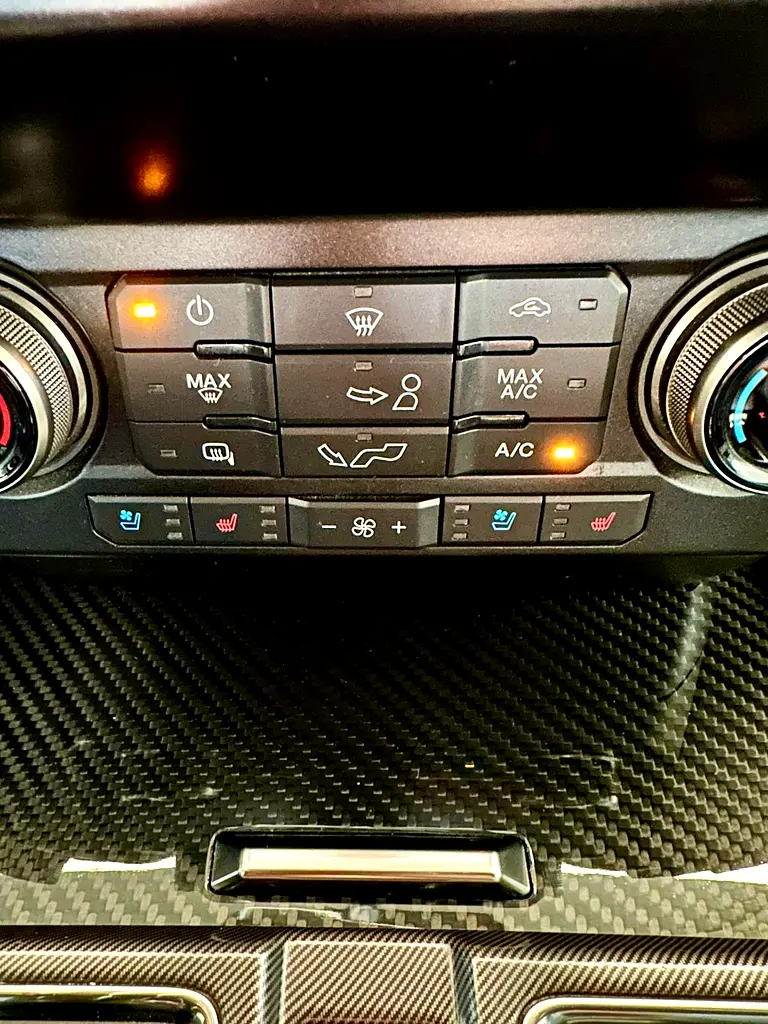 SVT Top Options Warranty + Service Contract til 05/2027 Like New. - Image 9
