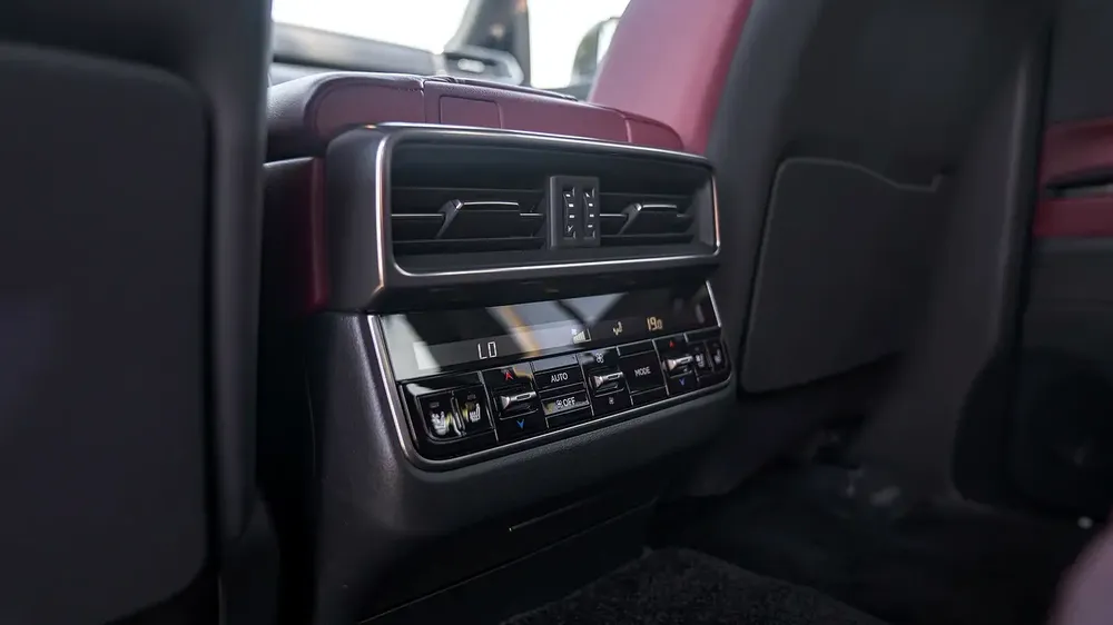 Lexus LX 600 Premium 2026 GCC Specs - Like New! - Image 17