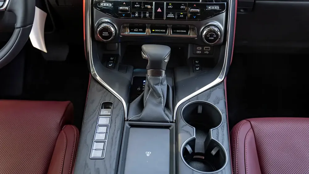 Lexus LX 600 Premium 2026 GCC Specs - Like New! - Image 19