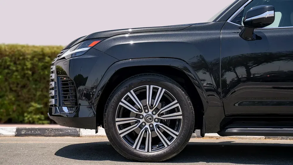 Lexus LX 600 Premium 2026 GCC Specs - Like New! - Image 7