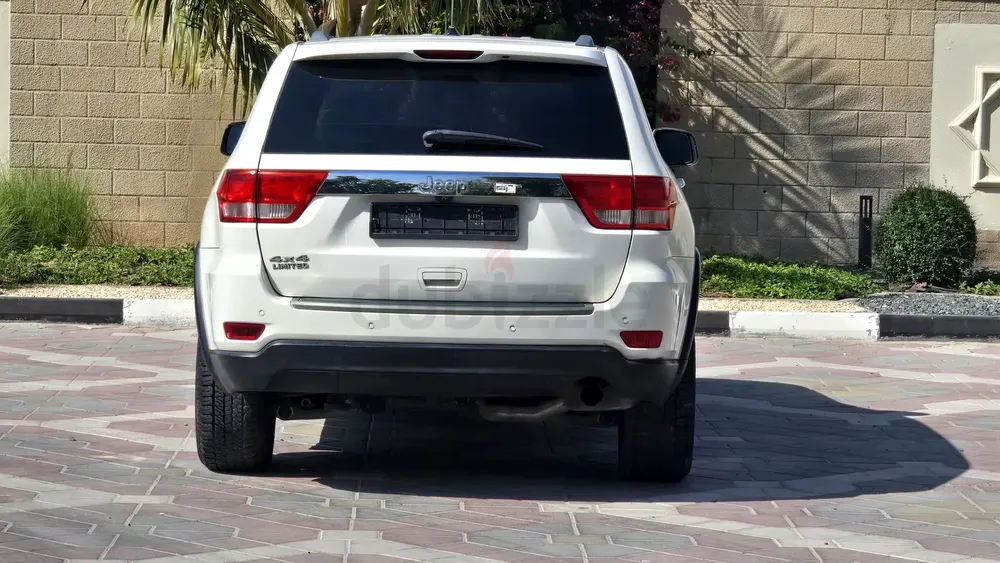 JEEP 2012 IN GOOD CONDITION LOW PRICE - Image 11