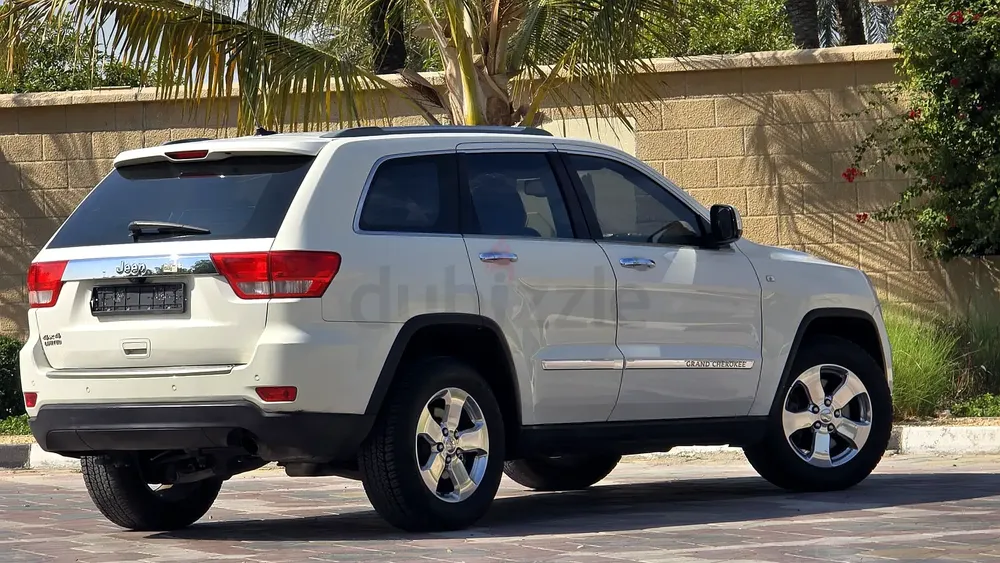 JEEP 2012 IN GOOD CONDITION LOW PRICE - Image 12