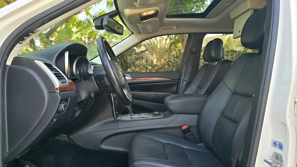 JEEP 2012 IN GOOD CONDITION LOW PRICE - Image 14