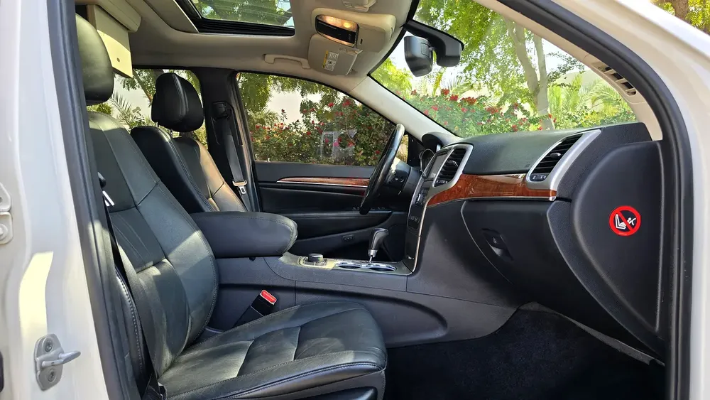 JEEP 2012 IN GOOD CONDITION LOW PRICE - Image 17