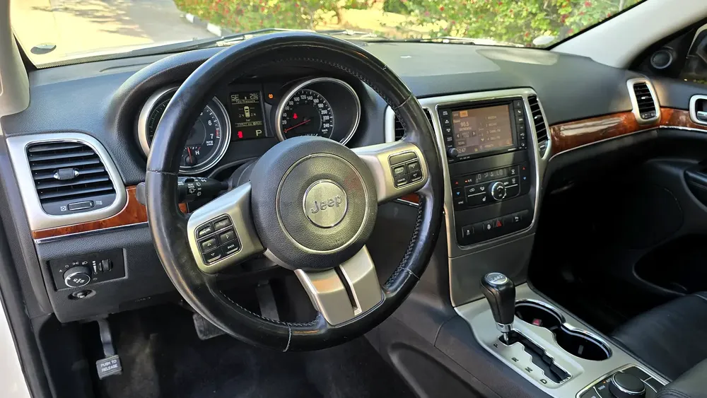 JEEP 2012 IN GOOD CONDITION LOW PRICE - Image 18