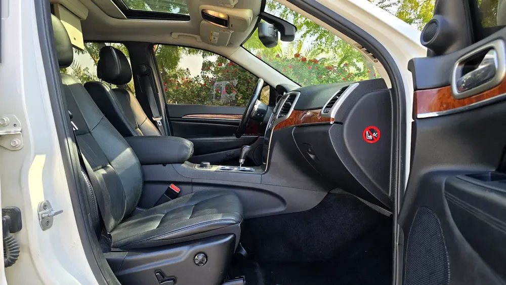JEEP 2012 IN GOOD CONDITION LOW PRICE - Image 19
