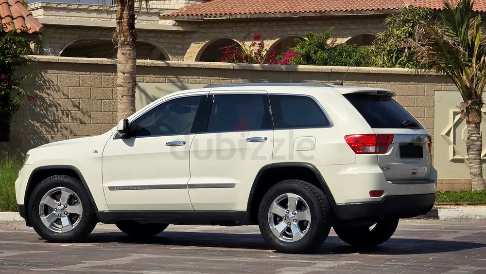 JEEP 2012 IN GOOD CONDITION LOW PRICE - Image 4