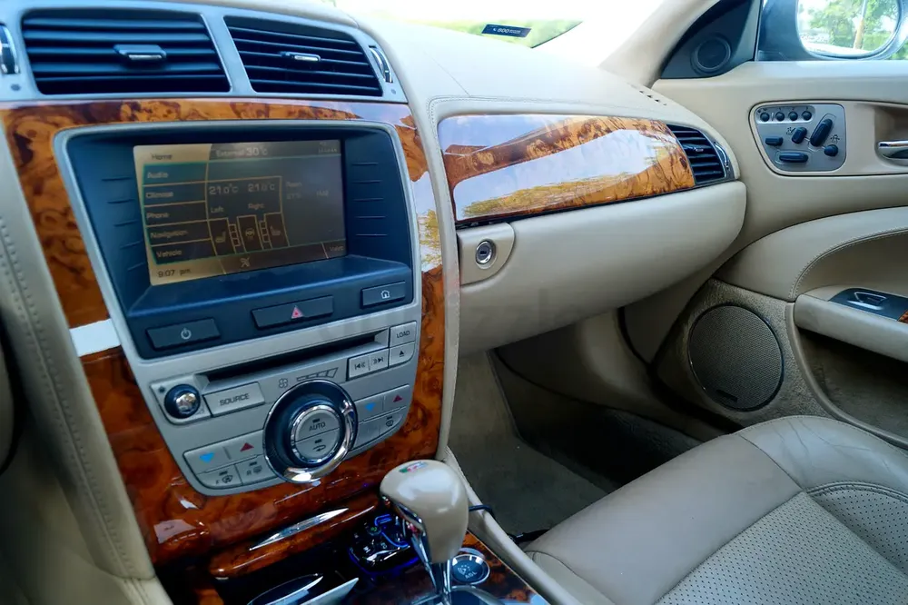 Jaguar XKR Supercharged Cabriolet 2009 – Enthusiast Car / Exceptional Driving Feel - Image 9