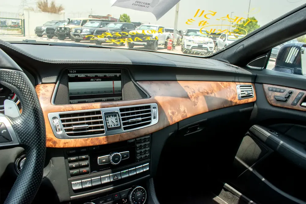 2013 - BENZ CLS63 SHOOTING BRAKE - BRAND NEW CONDITION - ONLY 31,000 KM - Image 12