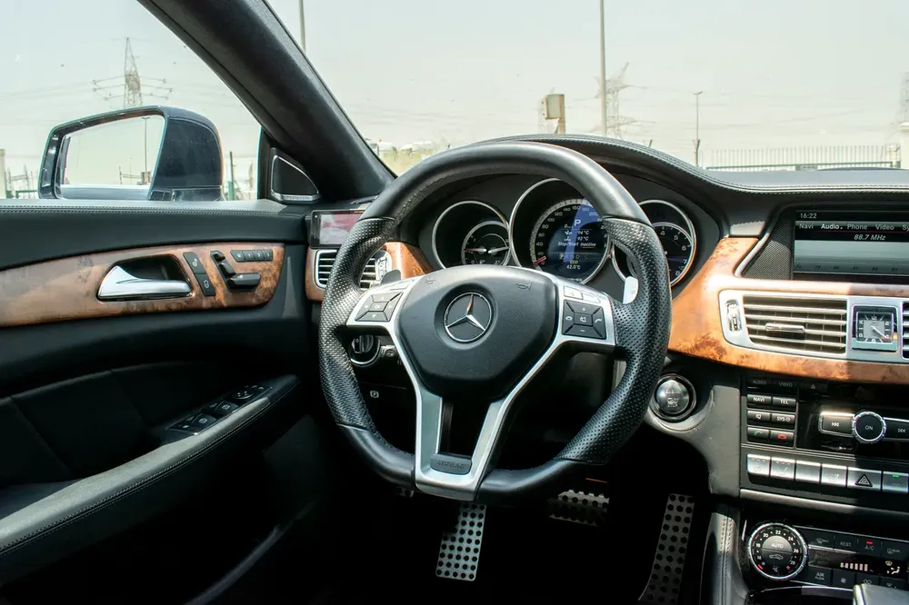 2013 - BENZ CLS63 SHOOTING BRAKE - BRAND NEW CONDITION - ONLY 31,000 KM - Image 13