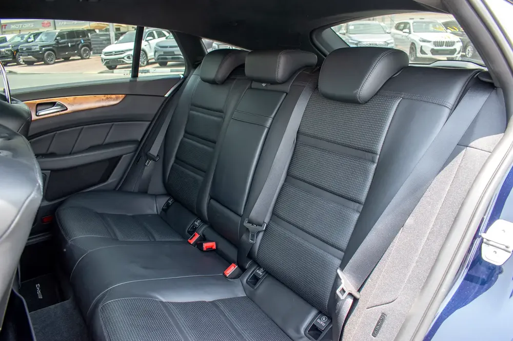 2013 - BENZ CLS63 SHOOTING BRAKE - BRAND NEW CONDITION - ONLY 31,000 KM - Image 17