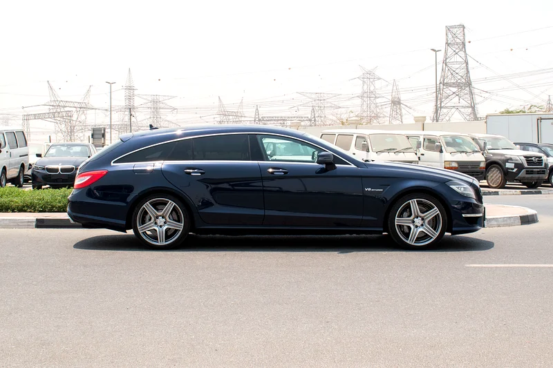 2013 - BENZ CLS63 SHOOTING BRAKE - BRAND NEW CONDITION - ONLY 31,000 KM - Image 4