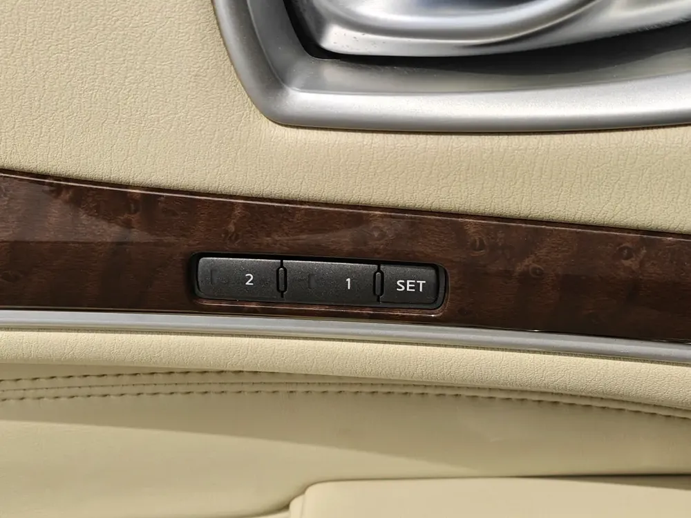 INFINITI QX60 2016 GCC, NEW GENERATION, FULL OPTION WITH BOSE SYSTEM & BLIND SPOT, PRISTINE COND - Image 20