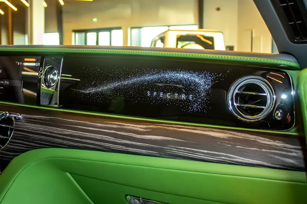 Rolls-Royce Spectre Silver Badge Bespoke Exterior& Interior GCC - Image 18