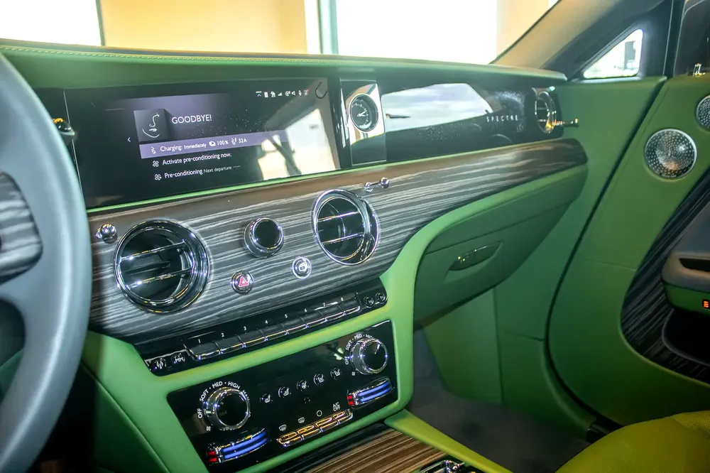 Rolls-Royce Spectre Silver Badge Bespoke Exterior& Interior GCC - Image 19
