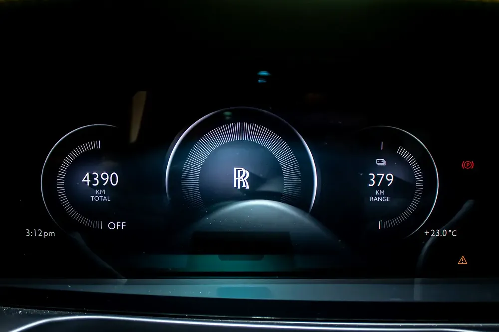 Rolls-Royce Spectre Silver Badge Bespoke Exterior& Interior GCC - Image 20
