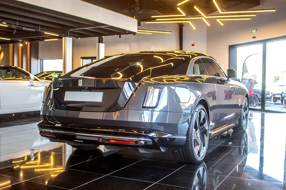 Rolls-Royce Spectre Silver Badge Bespoke Exterior& Interior GCC - Image 4