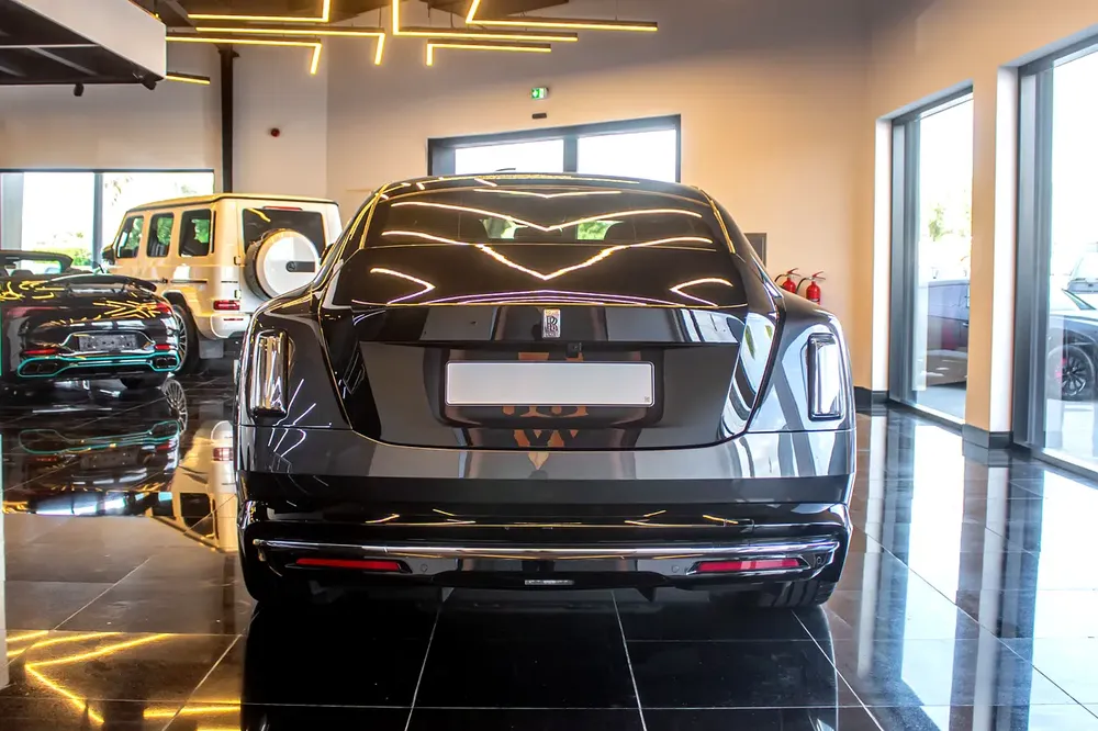Rolls-Royce Spectre Silver Badge Bespoke Exterior& Interior GCC - Image 5