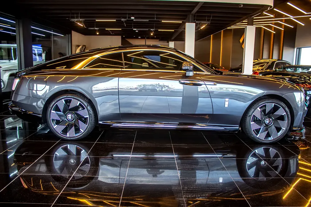 Rolls-Royce Spectre Silver Badge Bespoke Exterior& Interior GCC - Image 9