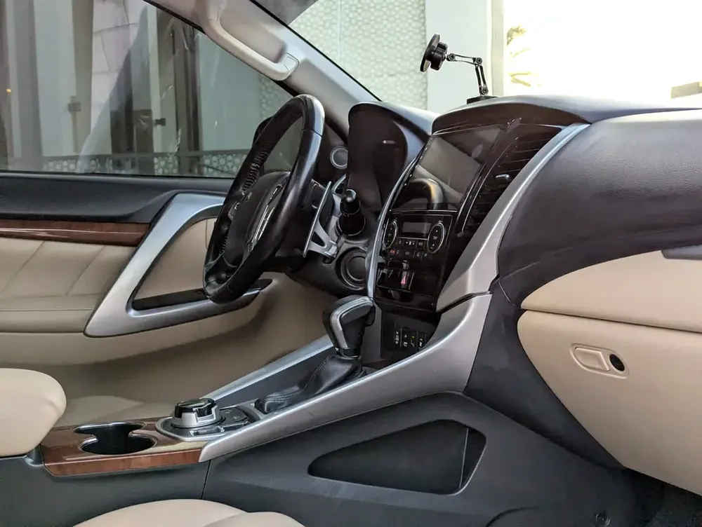 MITSUBISHI MONTERO SPORT 2016 GLS TOP FULL OPTION GCC ACCIDENT FREE IN EXCELLENT CONDITION - Image 11