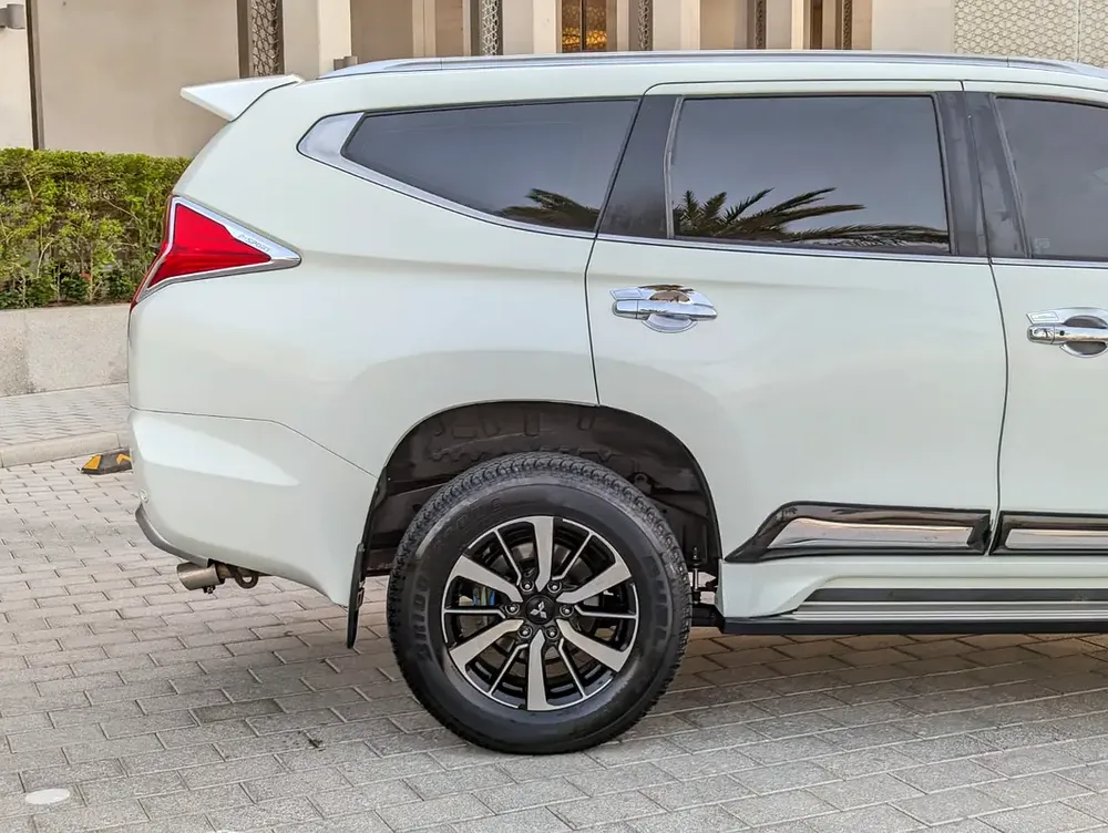 MITSUBISHI MONTERO SPORT 2016 GLS TOP FULL OPTION GCC ACCIDENT FREE IN EXCELLENT CONDITION - Image 12