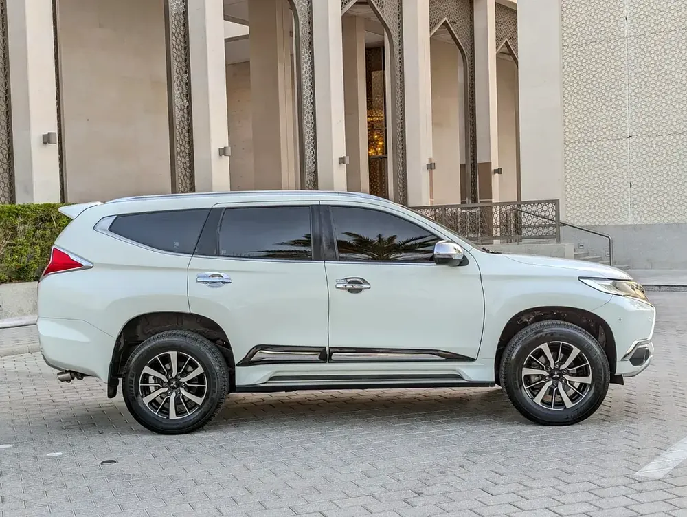 MITSUBISHI MONTERO SPORT 2016 GLS TOP FULL OPTION GCC ACCIDENT FREE IN EXCELLENT CONDITION - Image 15
