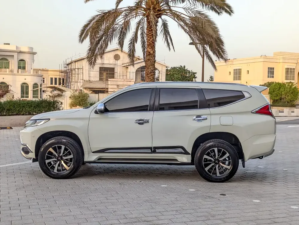 MITSUBISHI MONTERO SPORT 2016 GLS TOP FULL OPTION GCC ACCIDENT FREE IN EXCELLENT CONDITION - Image 16