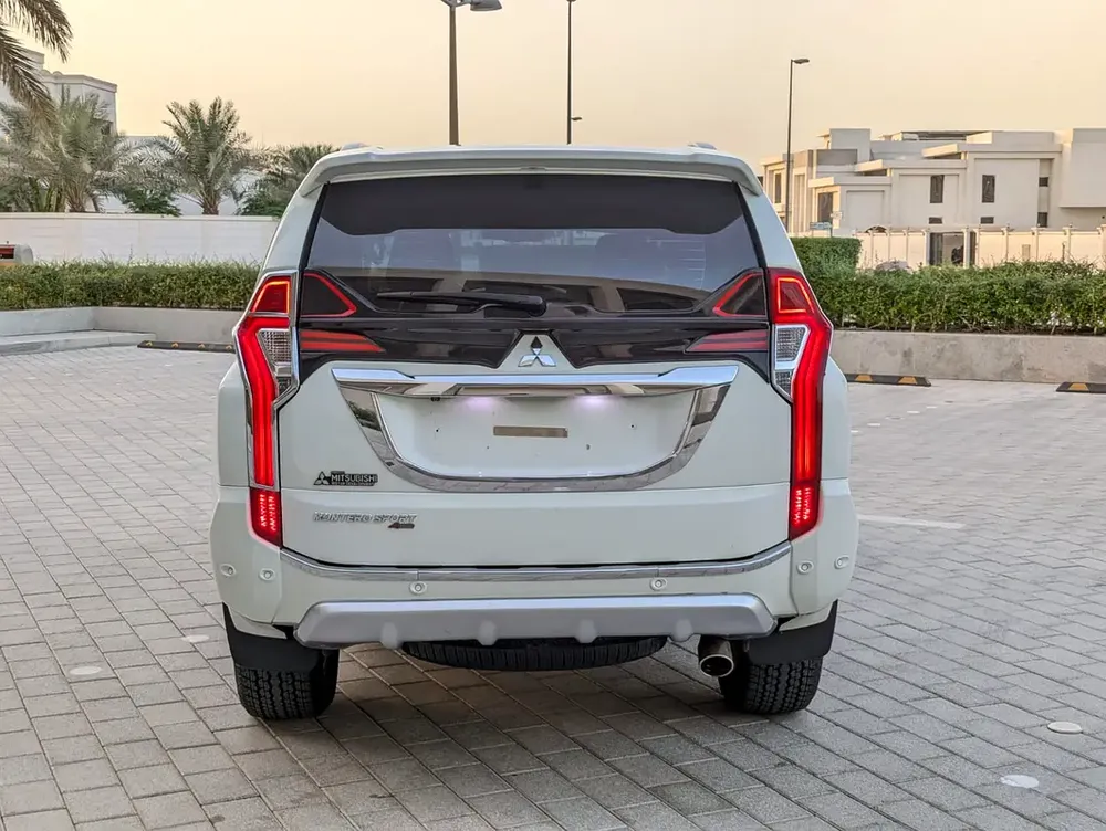 MITSUBISHI MONTERO SPORT 2016 GLS TOP FULL OPTION GCC ACCIDENT FREE IN EXCELLENT CONDITION - Image 17