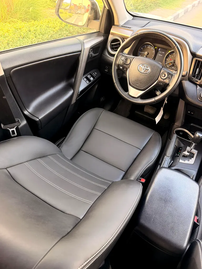 2018 Toyota RAV4 XLE Premium  Well Maintained- Full option - Image 11