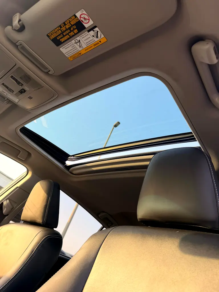 2018 Toyota RAV4 XLE Premium  Well Maintained- Full option - Image 14
