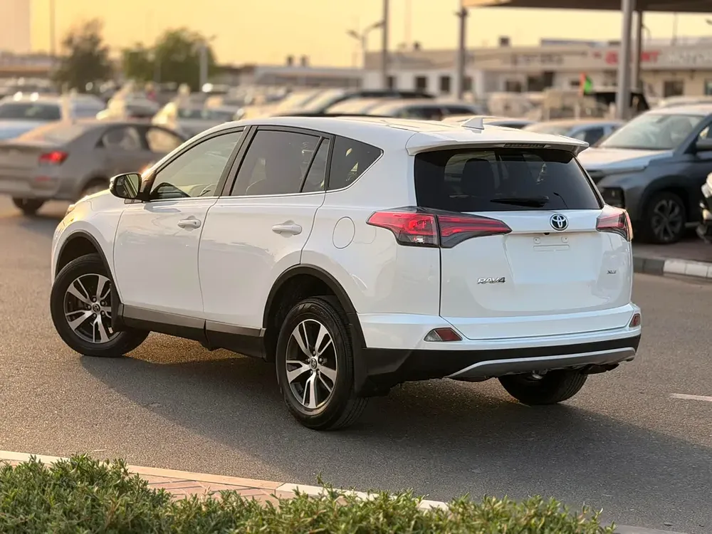 2018 Toyota RAV4 XLE Premium  Well Maintained- Full option - Image 18