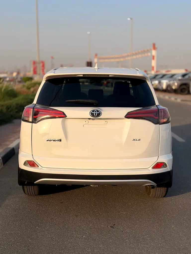 2018 Toyota RAV4 XLE Premium  Well Maintained- Full option - Image 19