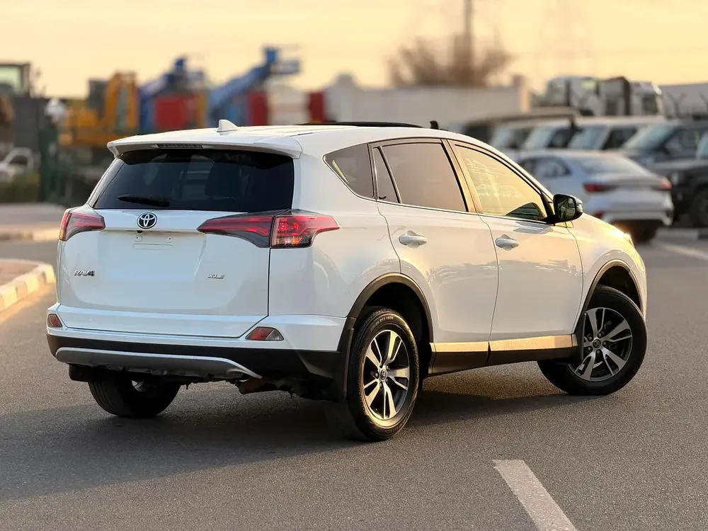 2018 Toyota RAV4 XLE Premium  Well Maintained- Full option - Image 20