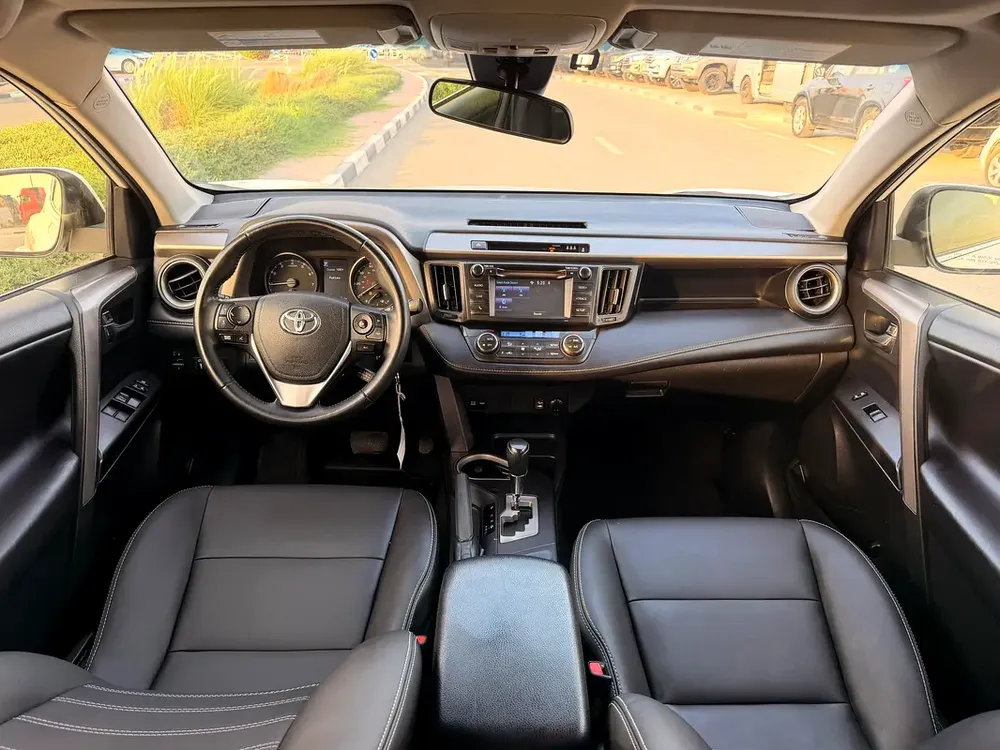 2018 Toyota RAV4 XLE Premium  Well Maintained- Full option - Image 5