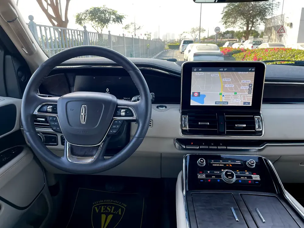 UNLIMITED MILEAGE WARRANTY / LEATHER SEATS + NAVIGATION + LED LIGHT + FULL DRIVER ASSISTANCE - Image 11