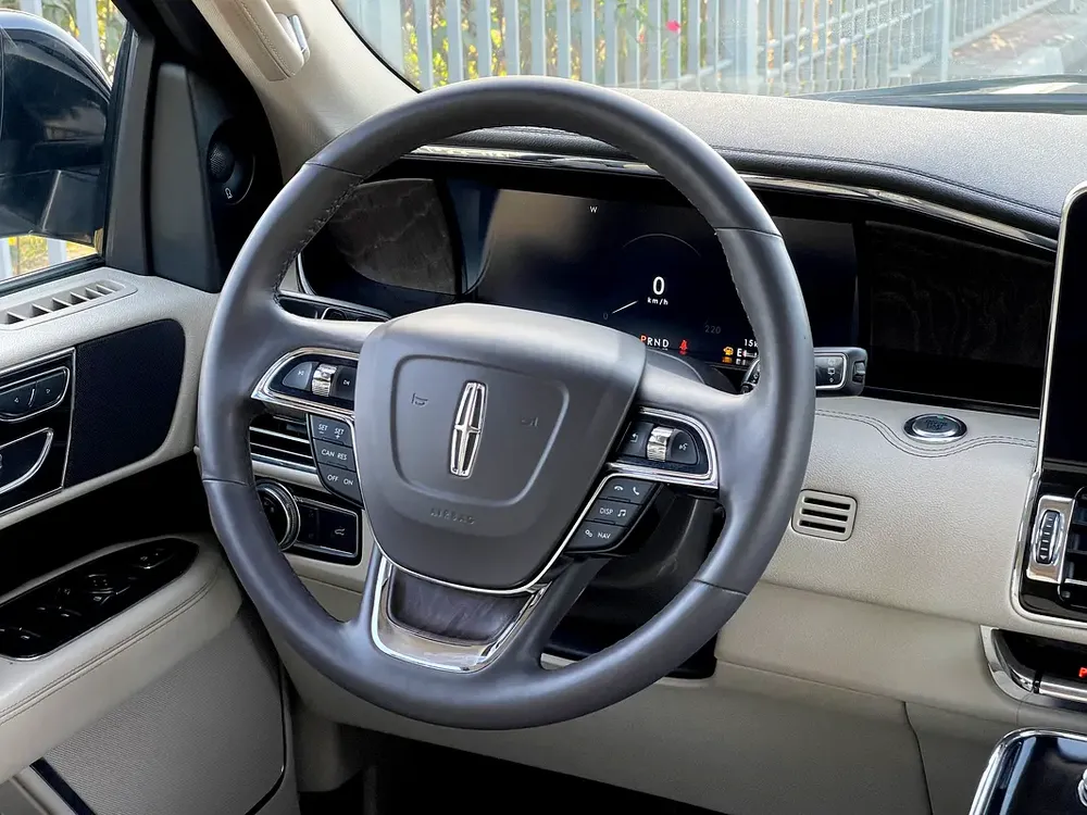 UNLIMITED MILEAGE WARRANTY / LEATHER SEATS + NAVIGATION + LED LIGHT + FULL DRIVER ASSISTANCE - Image 12
