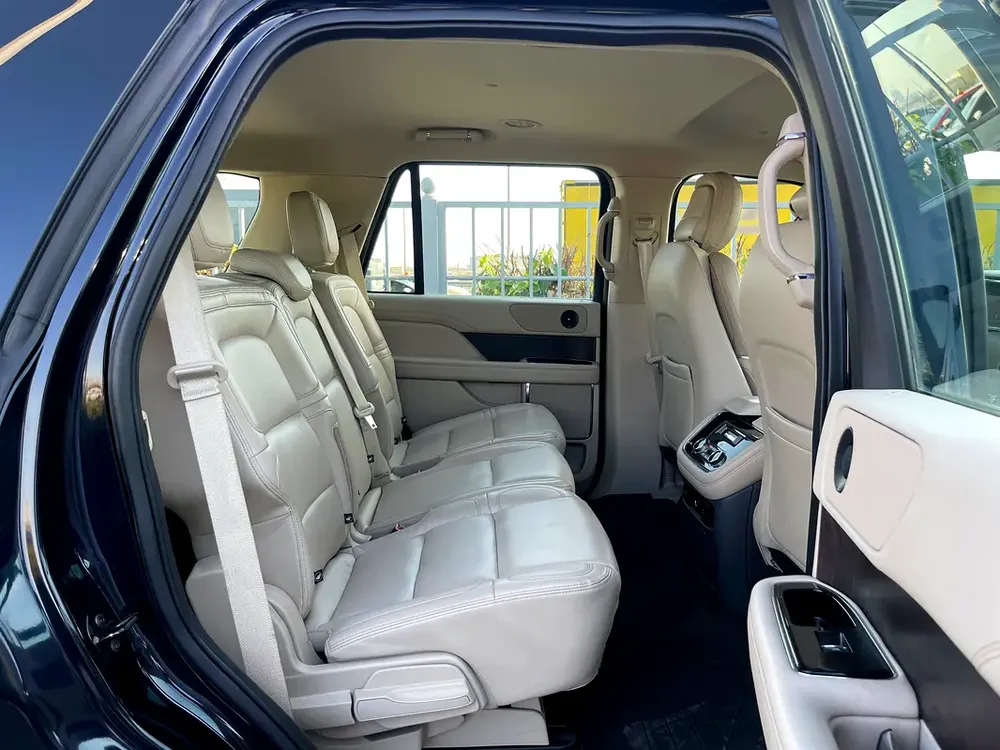 UNLIMITED MILEAGE WARRANTY / LEATHER SEATS + NAVIGATION + LED LIGHT + FULL DRIVER ASSISTANCE - Image 17