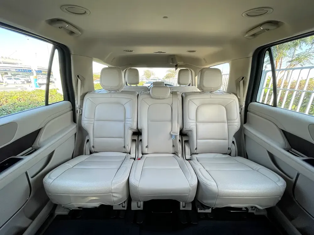 UNLIMITED MILEAGE WARRANTY / LEATHER SEATS + NAVIGATION + LED LIGHT + FULL DRIVER ASSISTANCE - Image 19