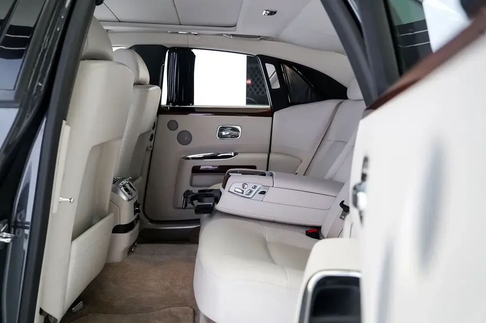 4 BUTTONS | PANORAMIC ROOF | WOOD TRIM INTERIOR | GHOST | WARRANTY AVAILABLE - Image 10