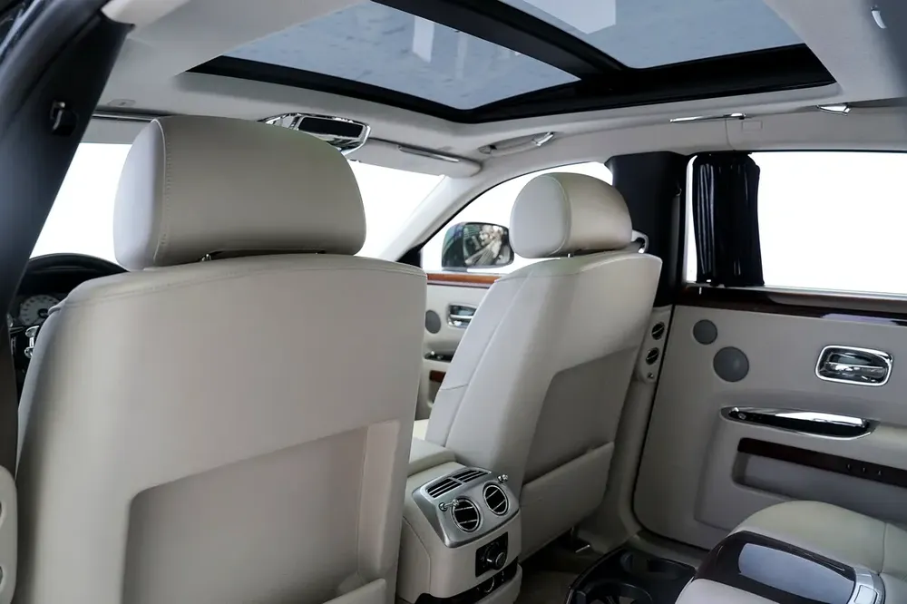 4 BUTTONS | PANORAMIC ROOF | WOOD TRIM INTERIOR | GHOST | WARRANTY AVAILABLE - Image 11
