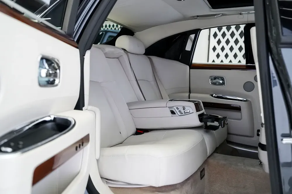 4 BUTTONS | PANORAMIC ROOF | WOOD TRIM INTERIOR | GHOST | WARRANTY AVAILABLE - Image 12