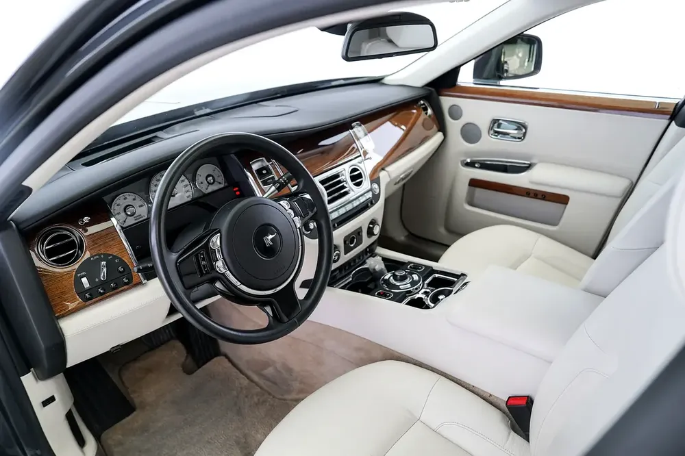 4 BUTTONS | PANORAMIC ROOF | WOOD TRIM INTERIOR | GHOST | WARRANTY AVAILABLE - Image 8